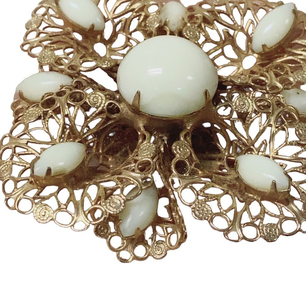 Vintage MCM Filigree Milk Glass? Goldtone Pin Brooch- FLAWED - Picture 6 of 8